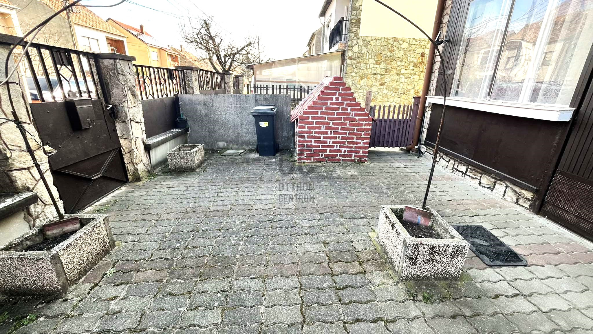 Gallery zoom image