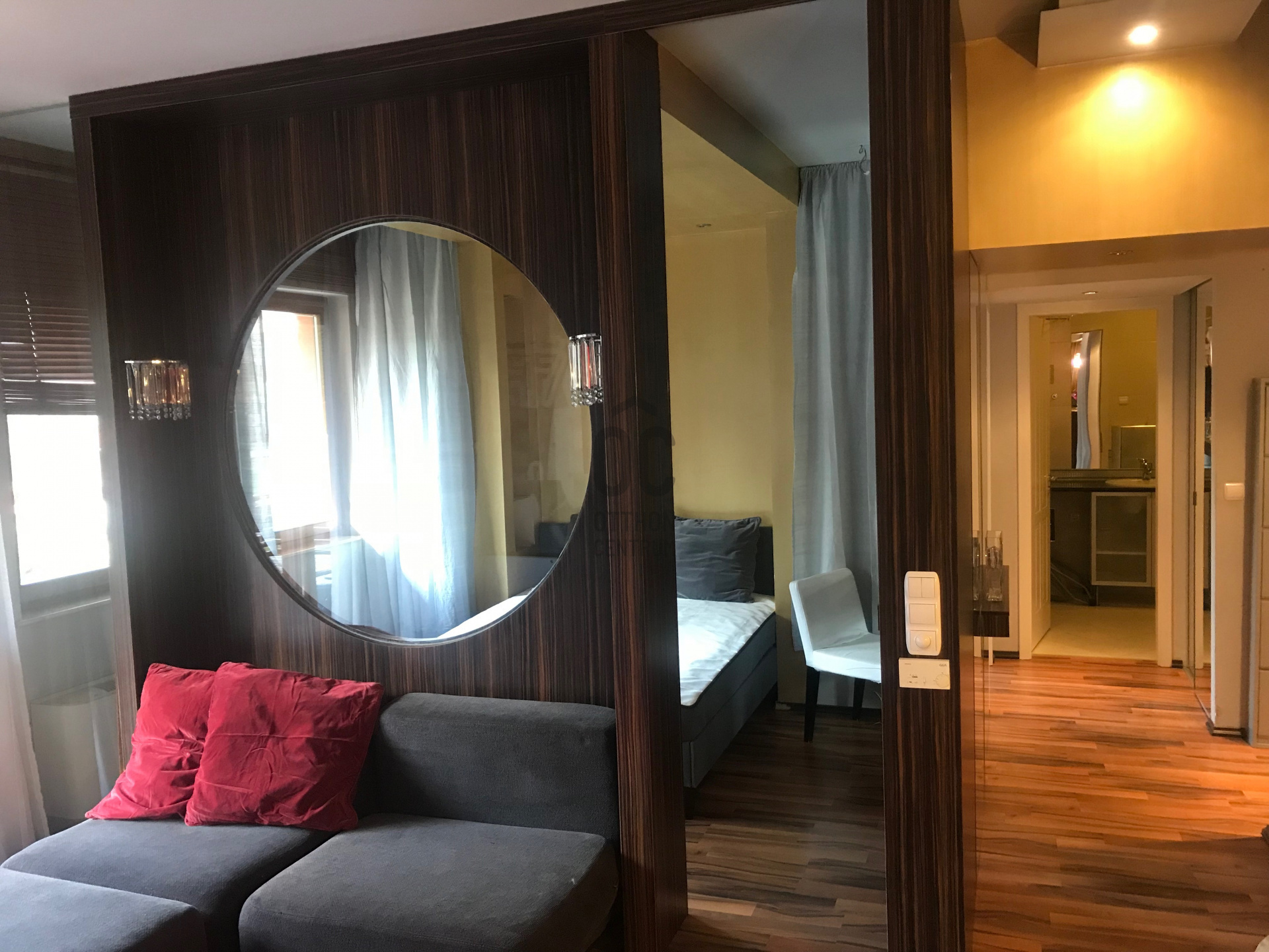 Gallery zoom image