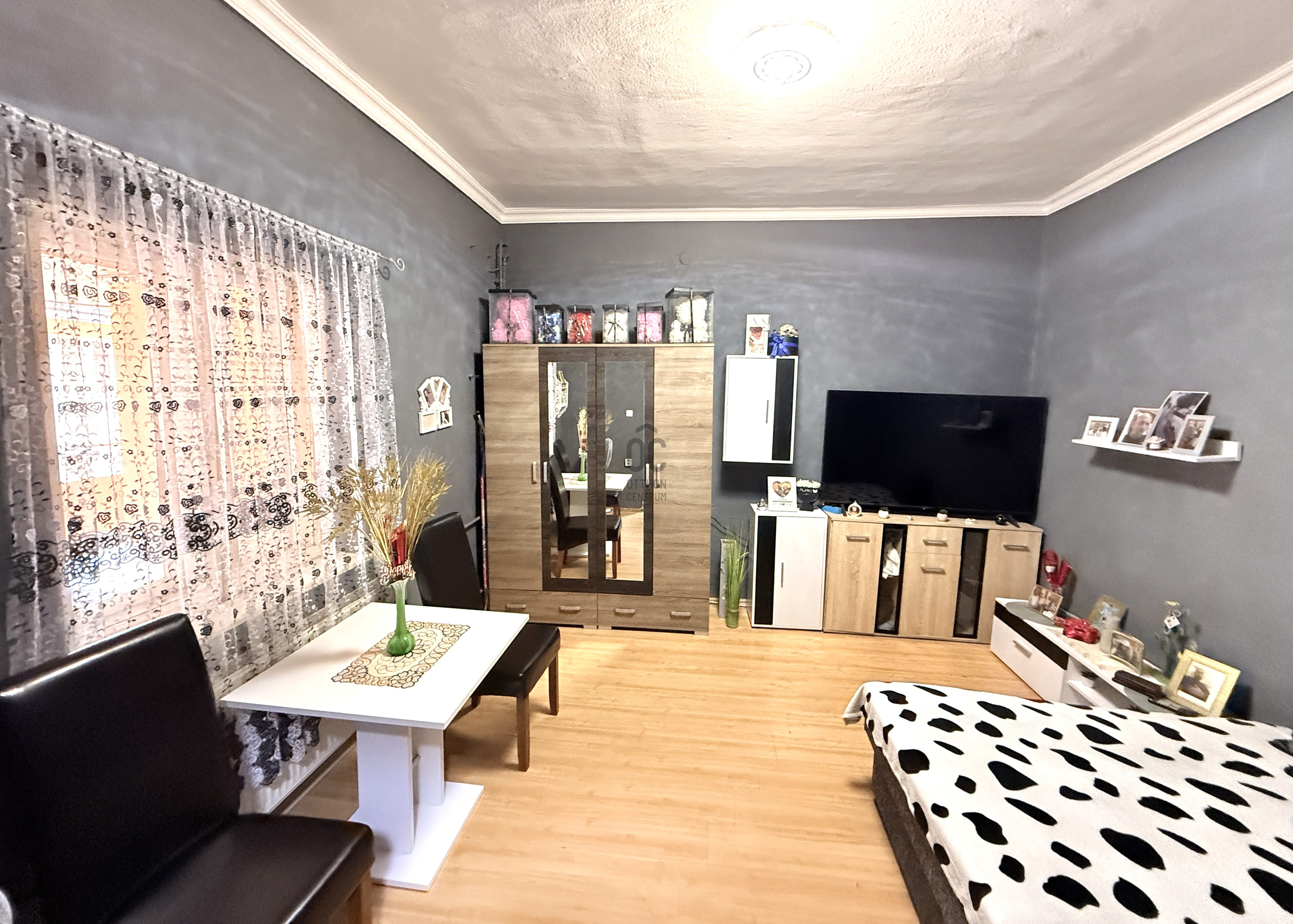 Gallery zoom image