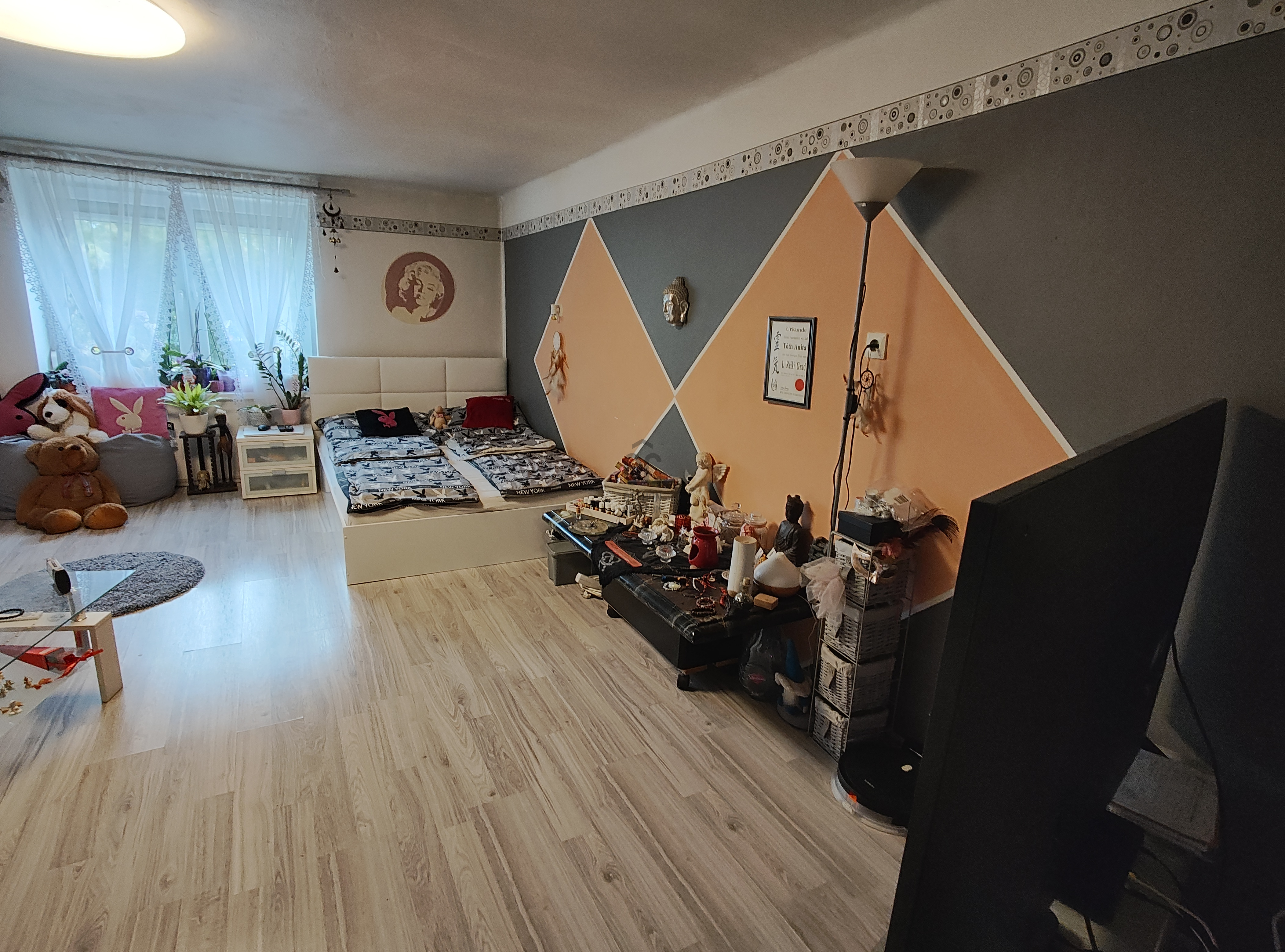 Gallery zoom image