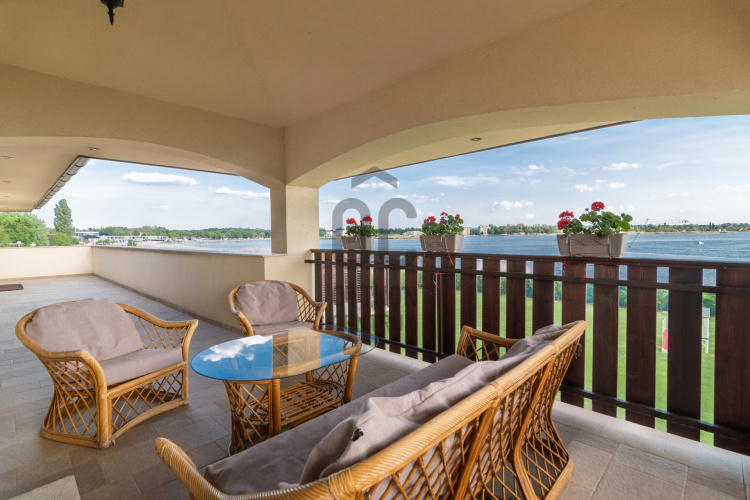 7 bed · 453m² · Családi ház · 675.000.000 Ft