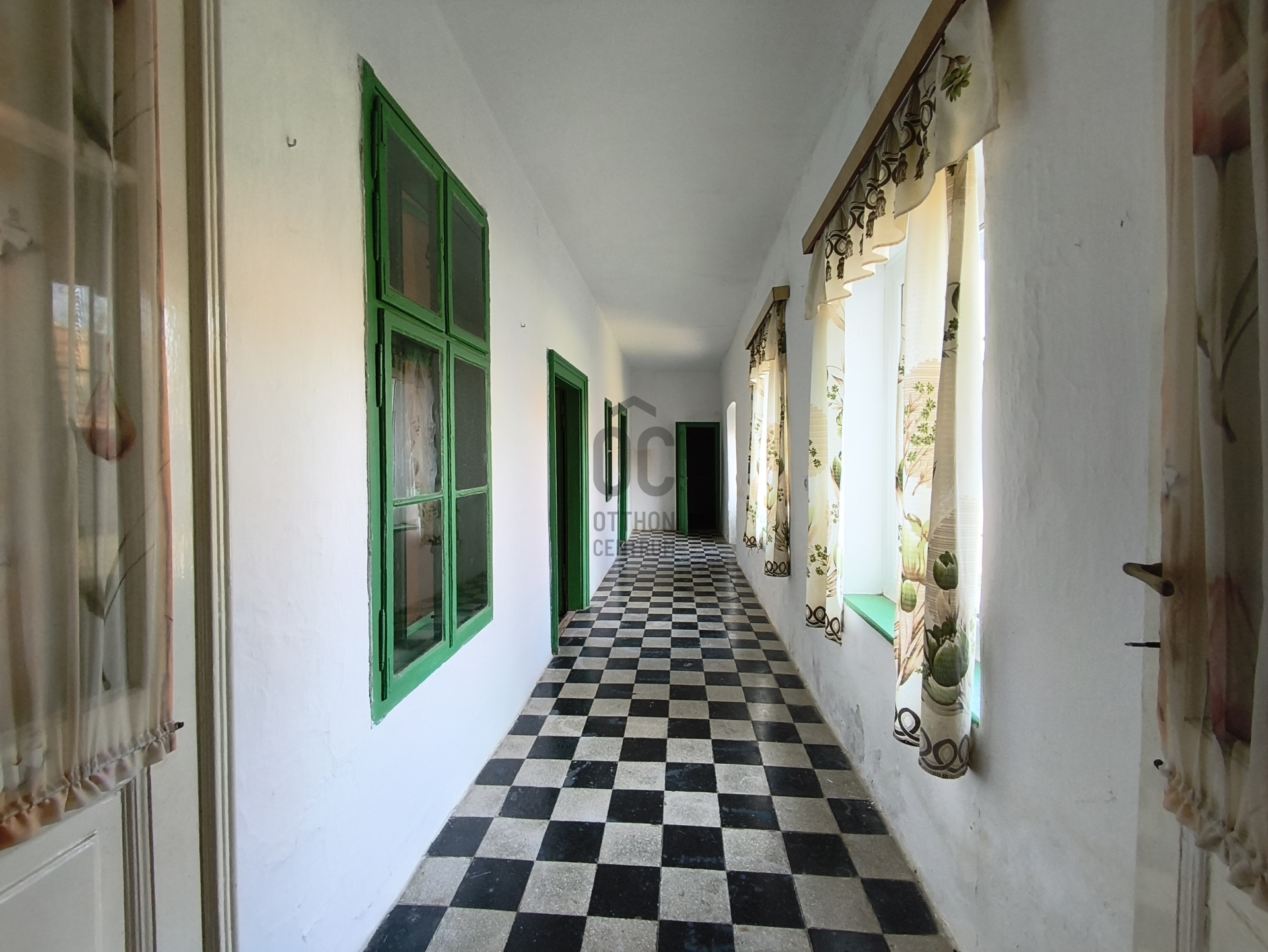 Gallery zoom image