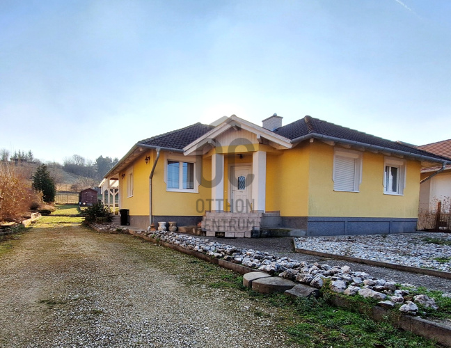 Győrújbaráti eladó családi ház, DHZ027638