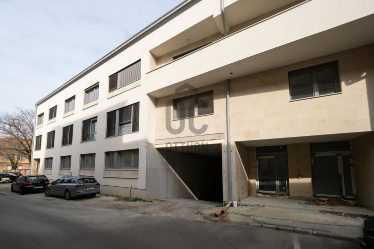 1976m² · Fejlesztési célú · 1.841.500.000 Ft