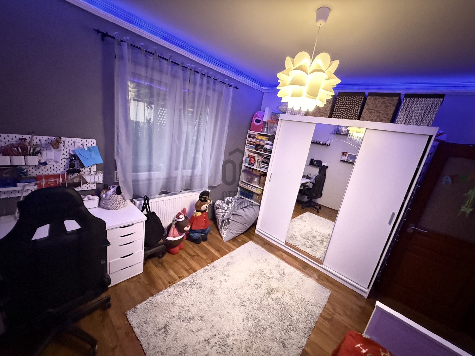 Gallery zoom image