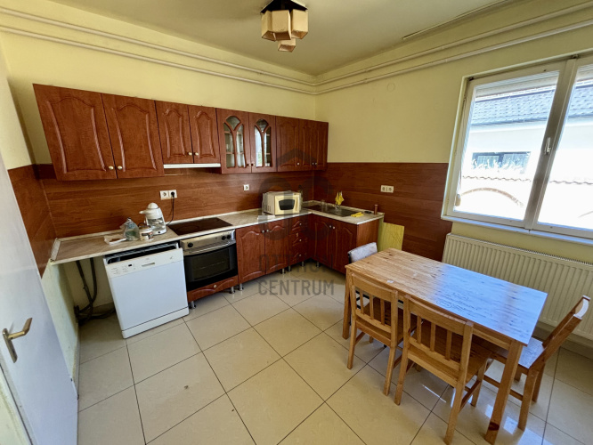 7 bed · 270m² · Ház · 2.000.000 Ft