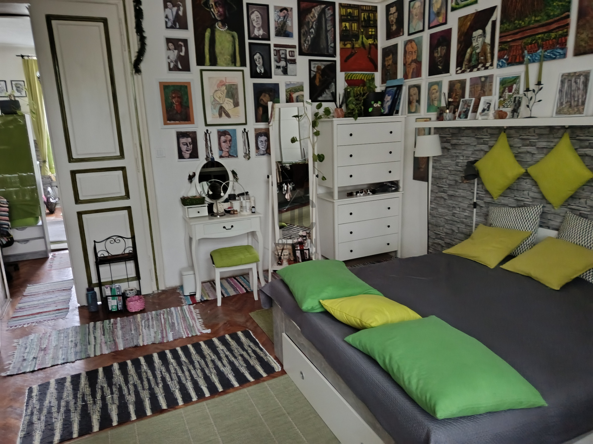 Gallery zoom image