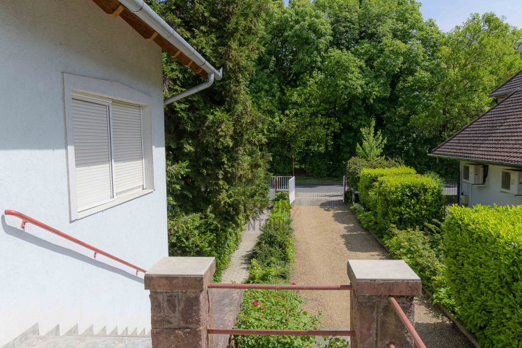 6 bed · 330m² · Családi ház · 168.900.000 Ft