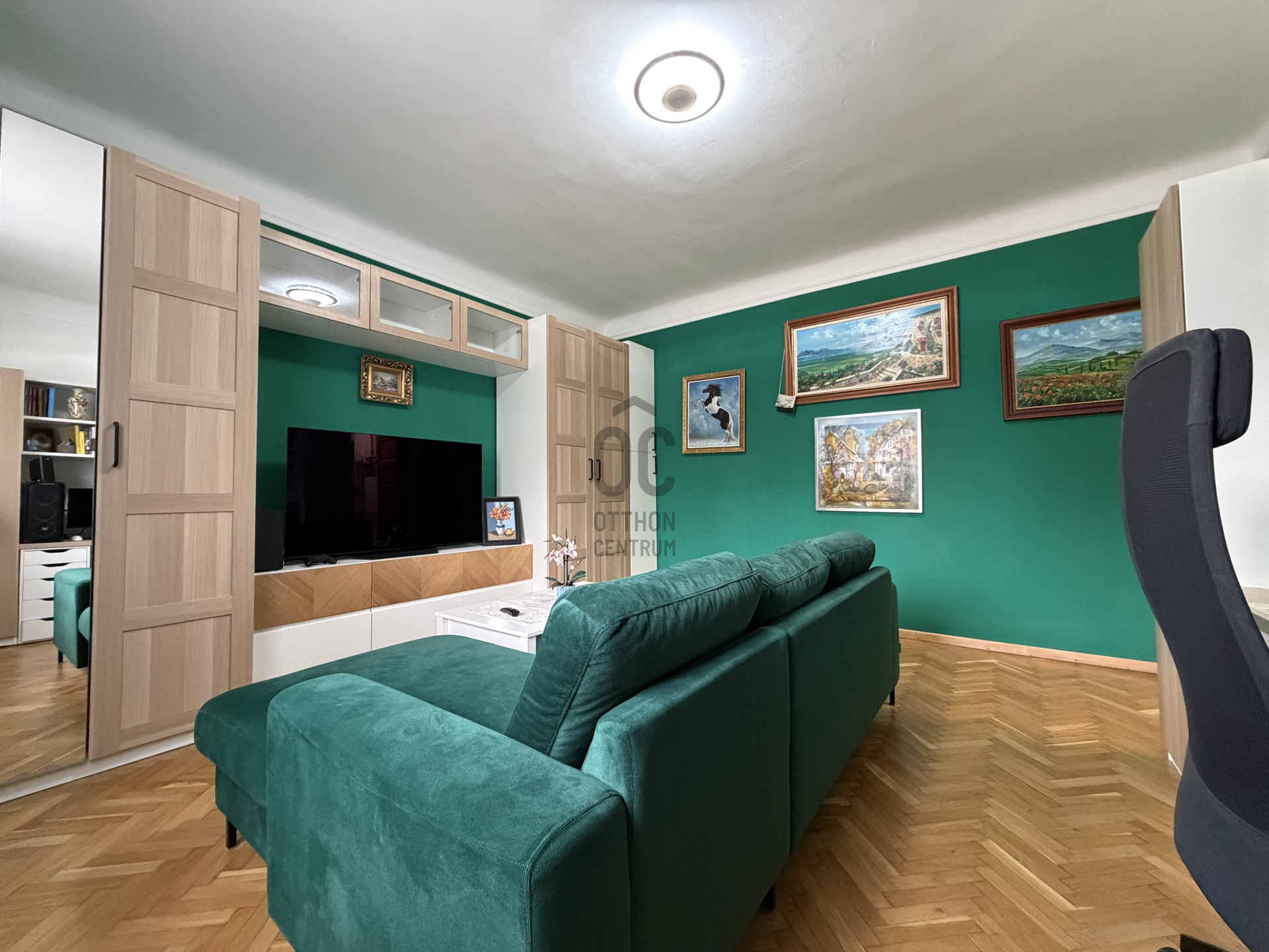 Gallery zoom image