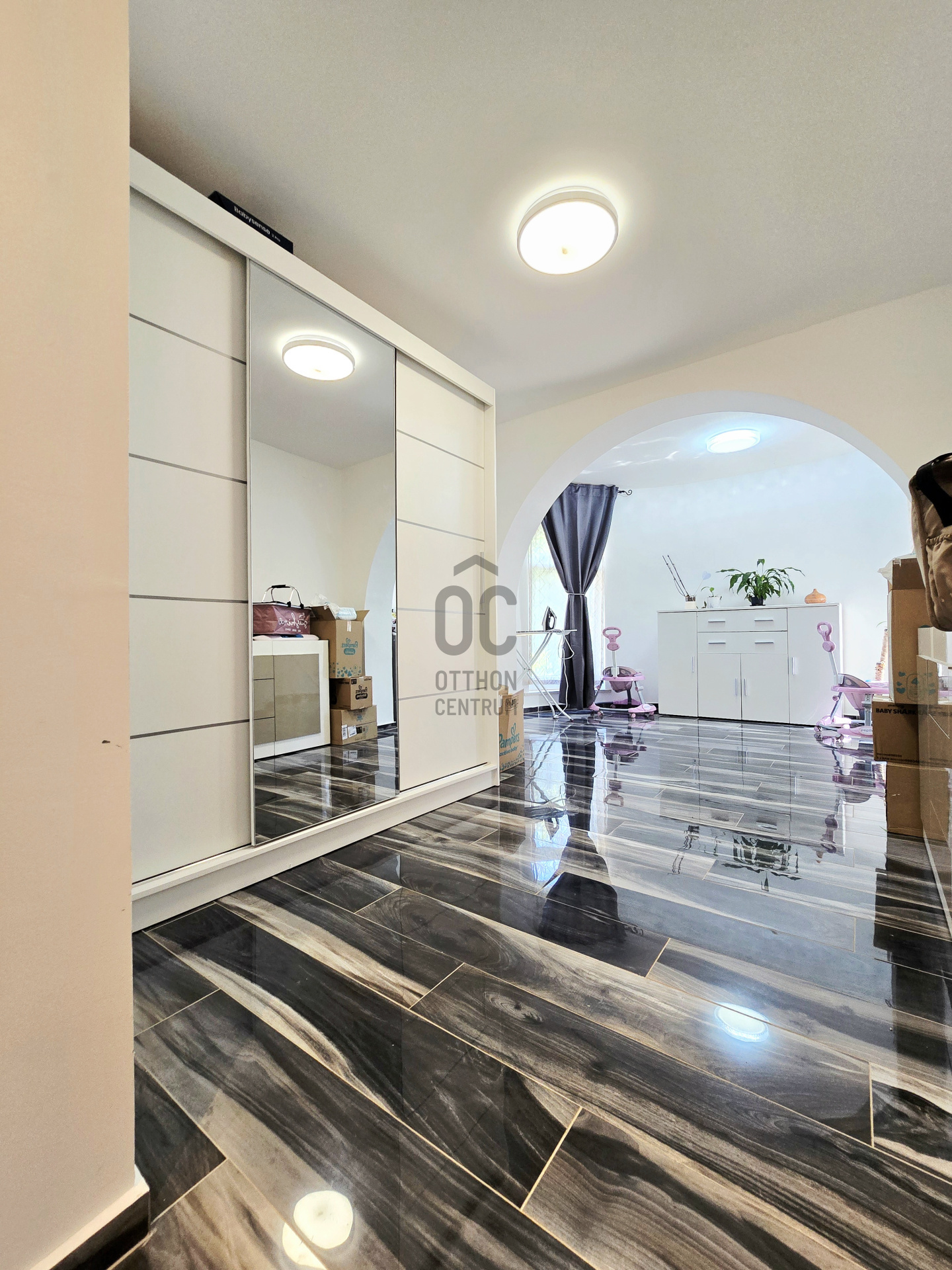 Gallery zoom image