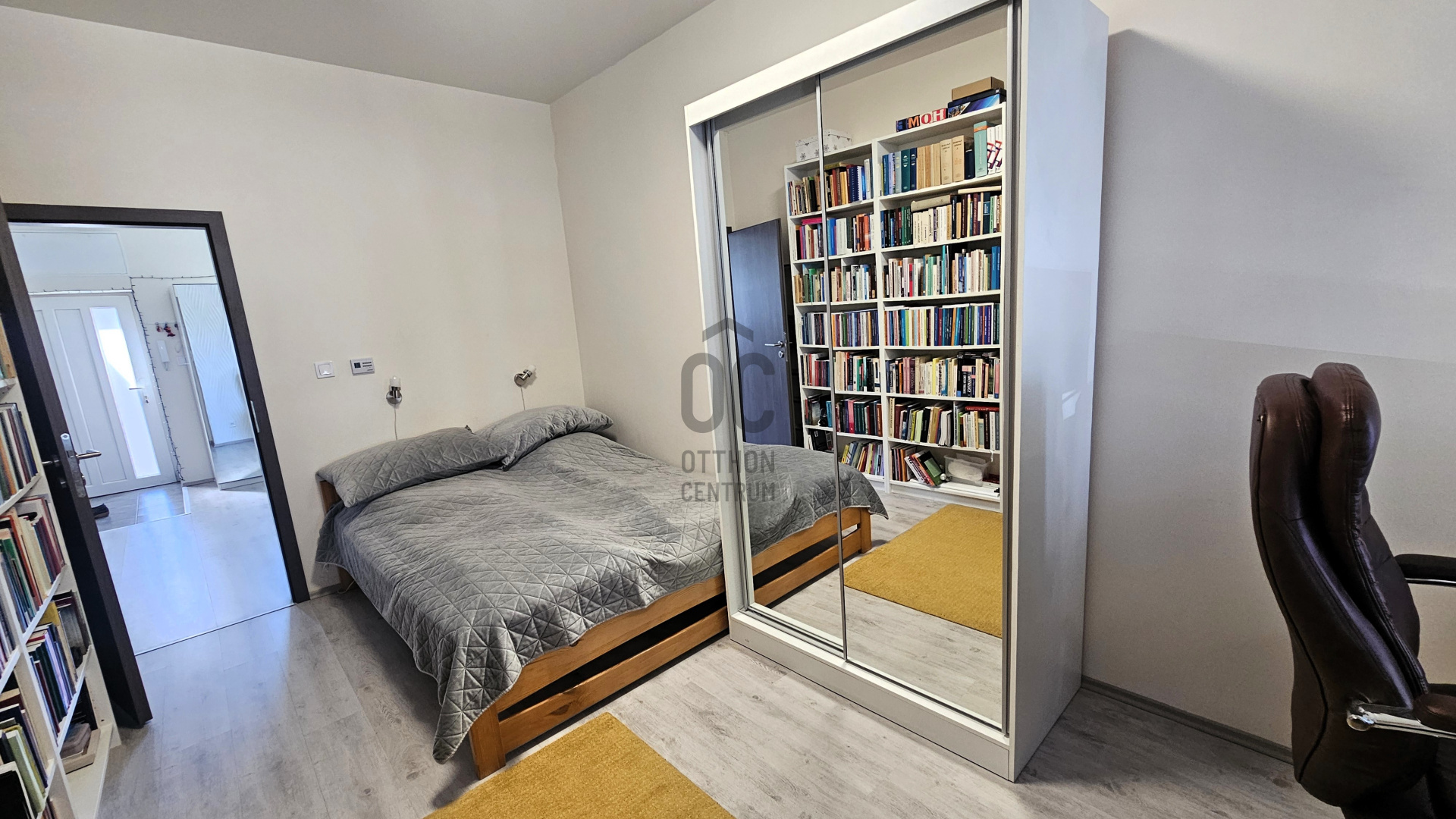 Gallery zoom image